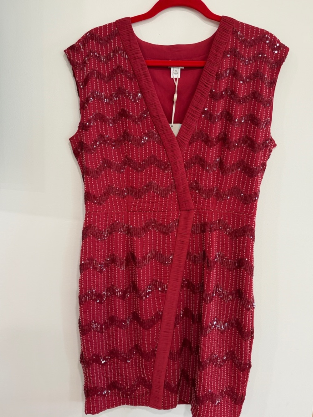 hoss Intopia Sleeveless Red Sequin V-Neck Prom Dress Anthologie
